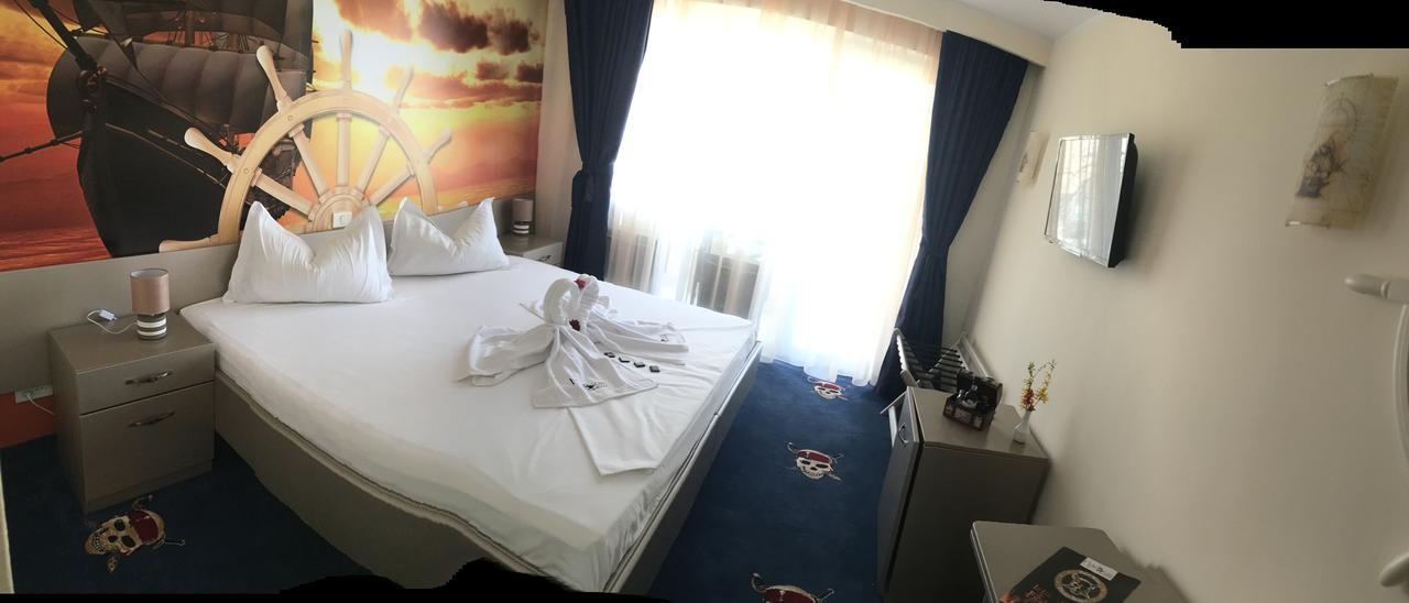 Privilege Double Room with Side Sea View